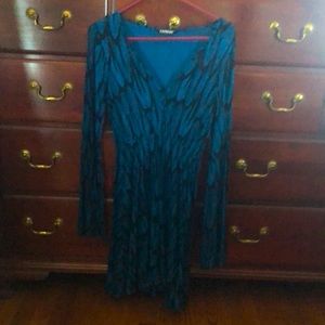 Womens Express v neck dress , medium